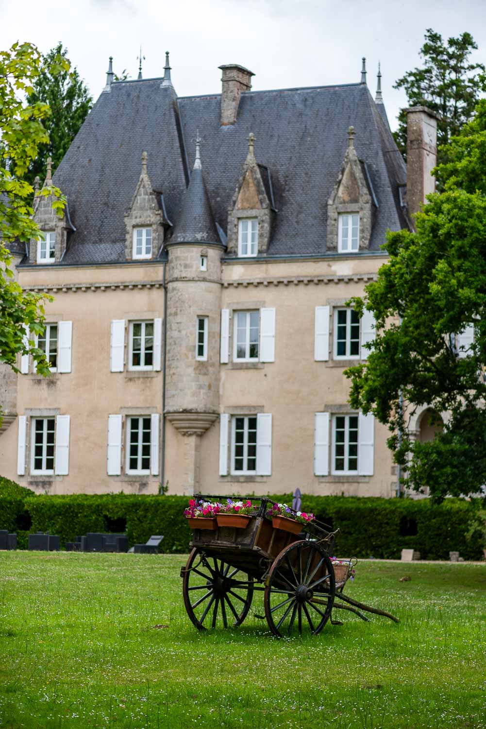 Château de mariage en Bretagne, cérémonie dans le parc