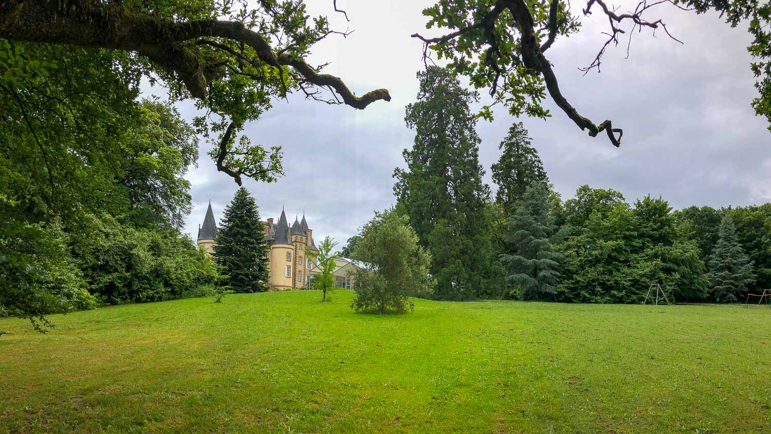 le parc d'un château en Bretagne comme décor de cinéma